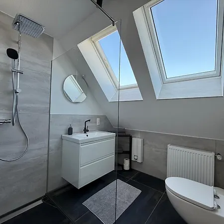 Fachwerkhaus Mit 2 Getrennten Schlafzimmern, Wohnzimmer Und Kueche *